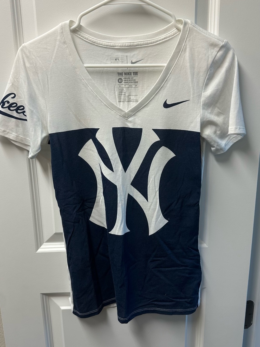Nike White and Navy New York Yankees V‑Neck Tee
